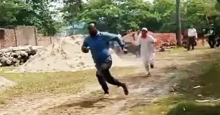 কাজের মান নিয়ে প্রশ্ন তোলায় বাঁশ নিয়ে প্রকৌশলীকে তাড়া করলেন ঠিকাদার